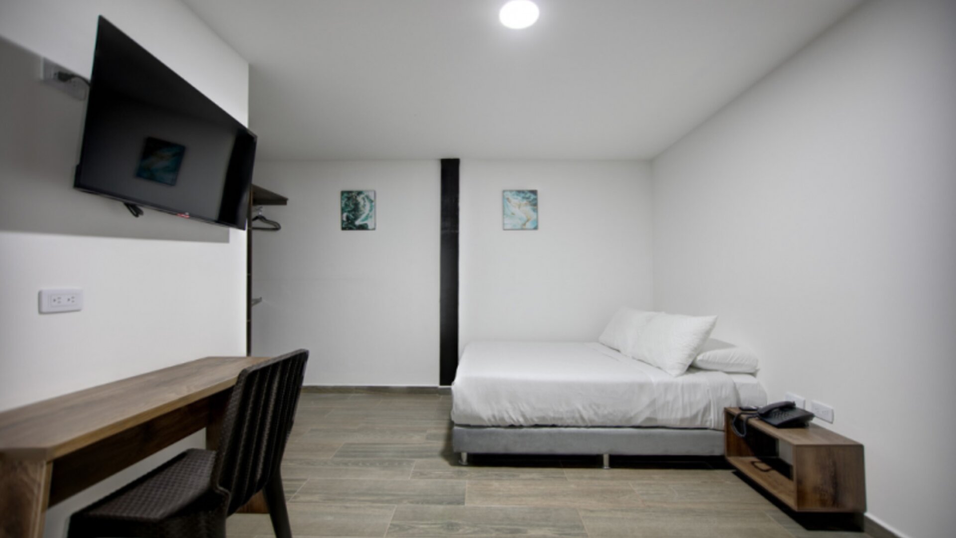 XLiving Host & Rooms