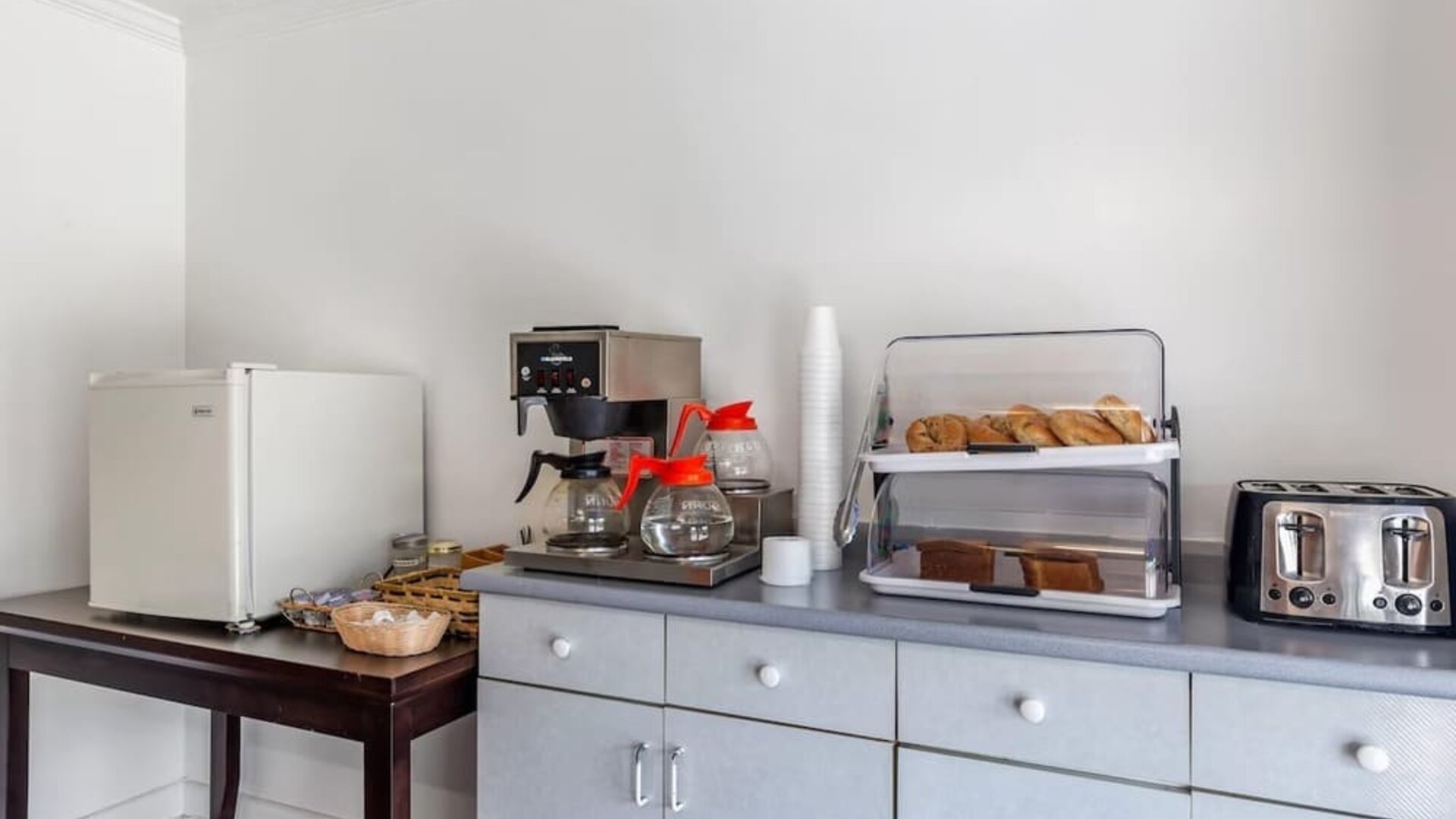 Dining area at Econo Lodge Lee - Great Barrington.