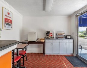Dining area at Econo Lodge Lee - Great Barrington.