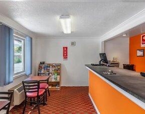 Dining area at Econo Lodge Lee - Great Barrington.