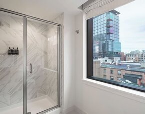 Guest bathroom at Eurostars The Boxer.