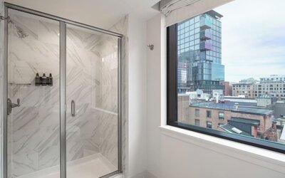 Guest bathroom at Eurostars The Boxer.