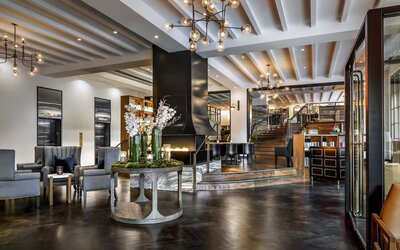 Lobby and lounge at Eurostars St. Gregory.