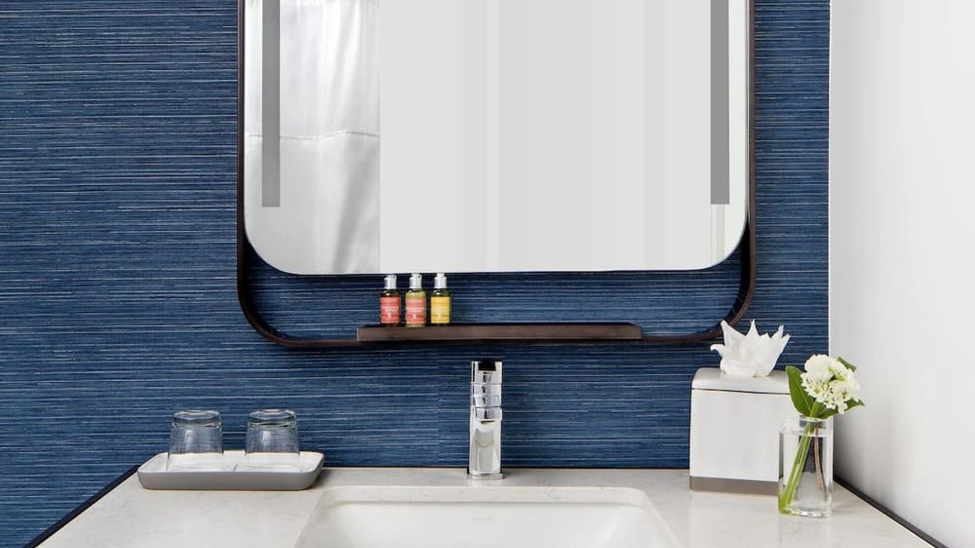 Guest bathroom at Eurostars St. Gregory.