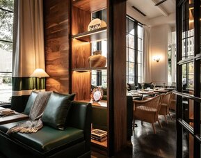 Lobby and lounge at Eurostars St. Gregory.