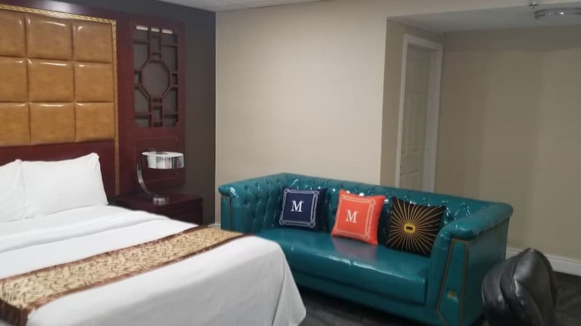 Day use room at Baymont By Wyndham Montreal Airport.