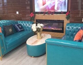 Lobby lounge at Baymont By Wyndham Montreal Airport.