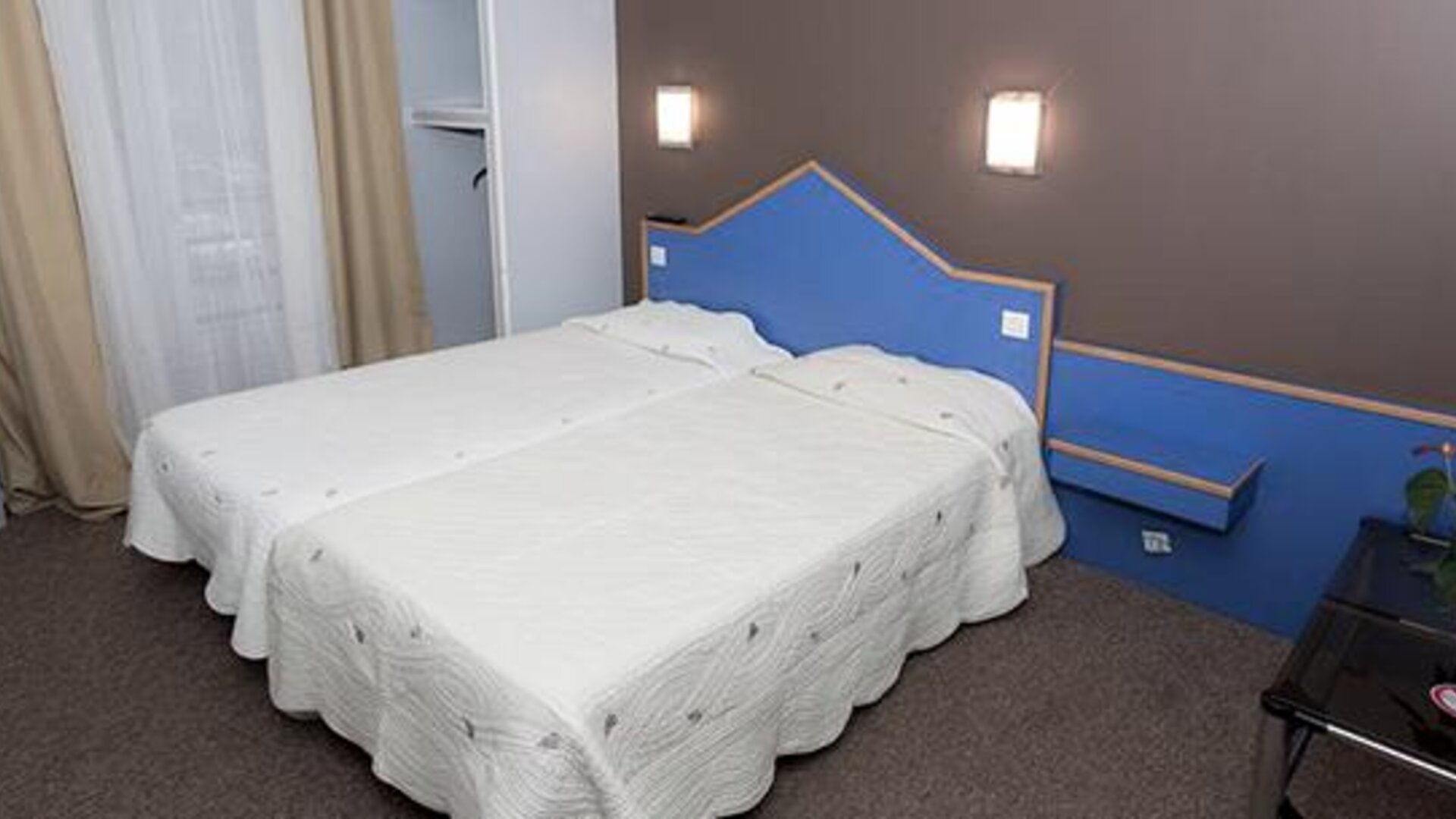 Hôtel Paris Père-Lachaise République