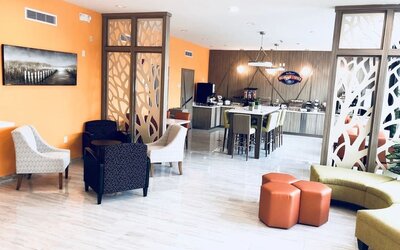 Lobby seating at Baymont By Wyndham Houston Hobby Airport.