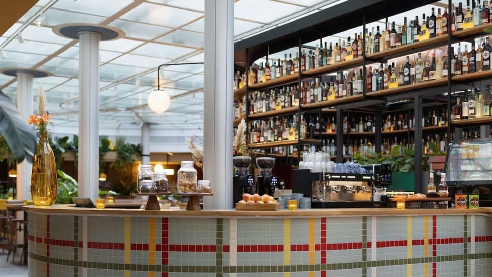 Hotel bar at Motto By Hilton Rotterdam Blaak.