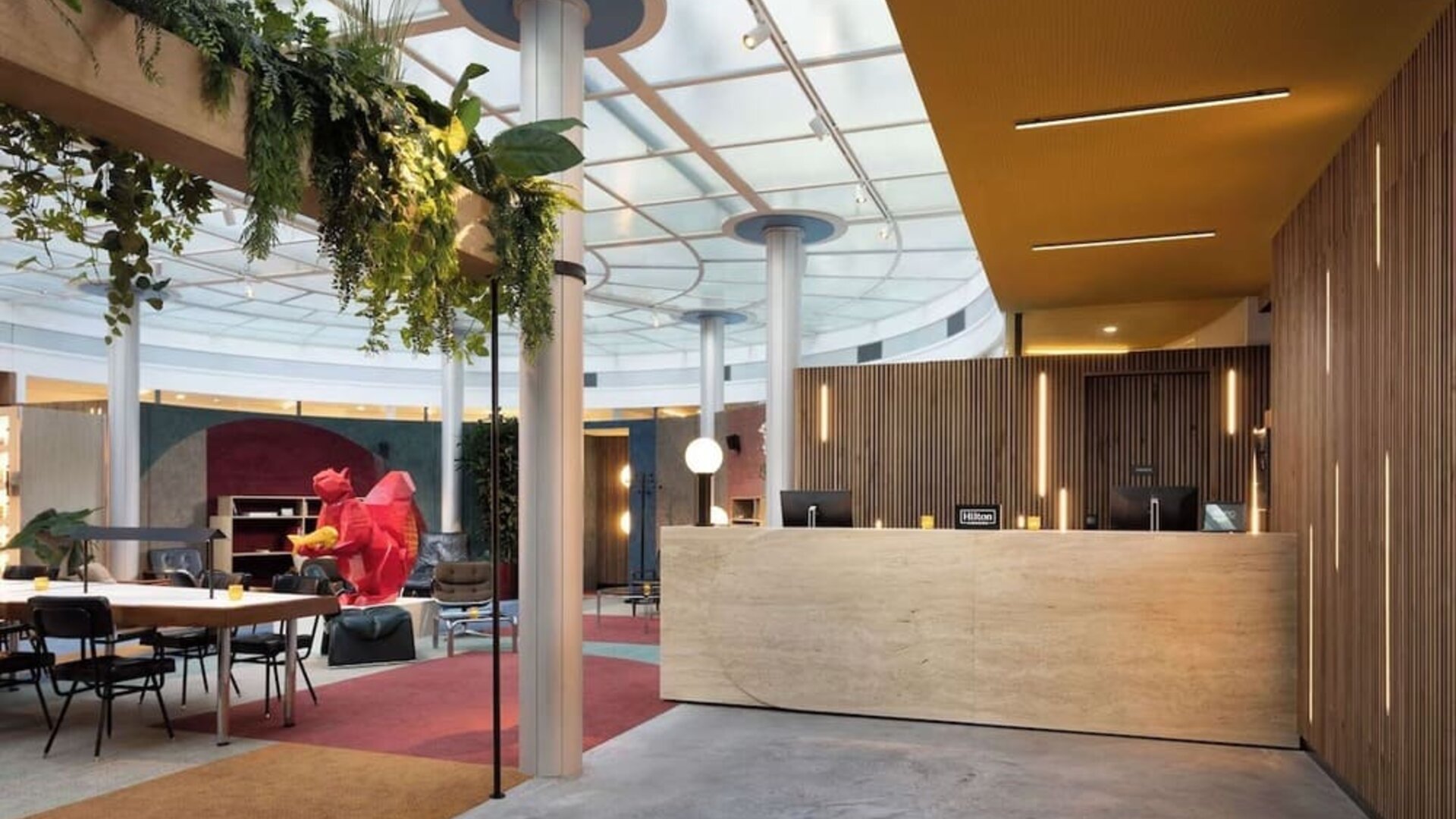 Reception hall at Motto By Hilton Rotterdam Blaak.