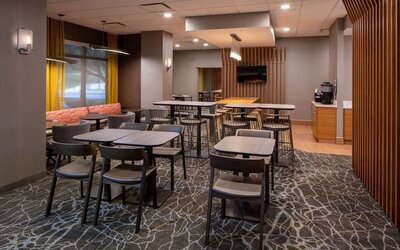 Meeting space at Sonesta Select Nashville Airport Suites.