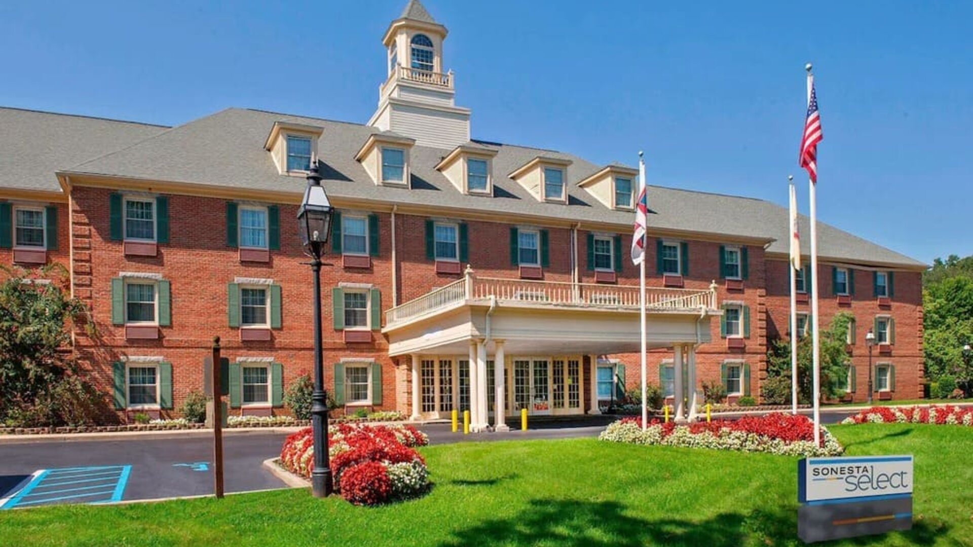 Hotel exterior at Sonesta Select Tinton Falls Eatontown.