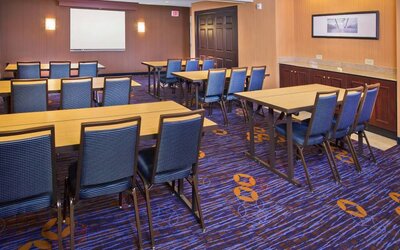 Meeting room at Sonesta Select Tinton Falls Eatontown.