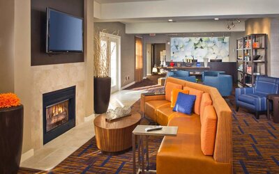 Lobby seating at Sonesta Select Tinton Falls Eatontown.