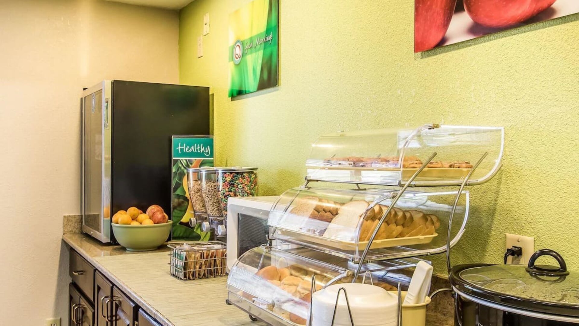 Breakfast available at Quality Inn & Suites, La Vergne.