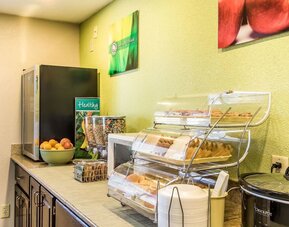 Breakfast available at Quality Inn & Suites, La Vergne.