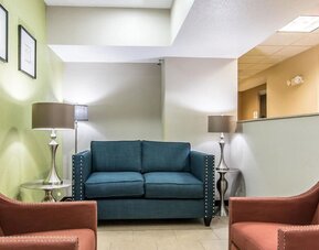 Lounge at Quality Inn & Suites, La Vergne.