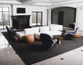 Lobby and lounge at Wyndham Lake Charles.