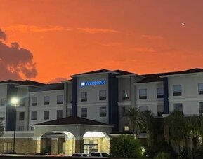 Hotel exterior at Wyndham Lake Charles.