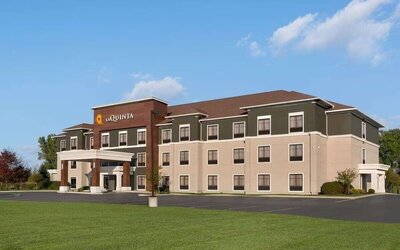 Hotel exterior at La Quinta Inn & Suites By Wyndham Lackawanna.