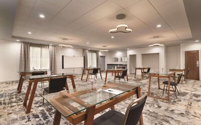 Meeting room at Radisson Hotel Atlanta Airport.