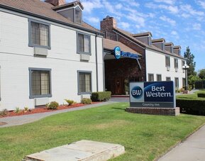 Hotel exterior at Best Western Country Inn Temecula.
