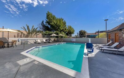 Outdoor pool at Best Western Country Inn Temecula.
