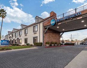 Hotel exterior at Best Western Country Inn Temecula.

