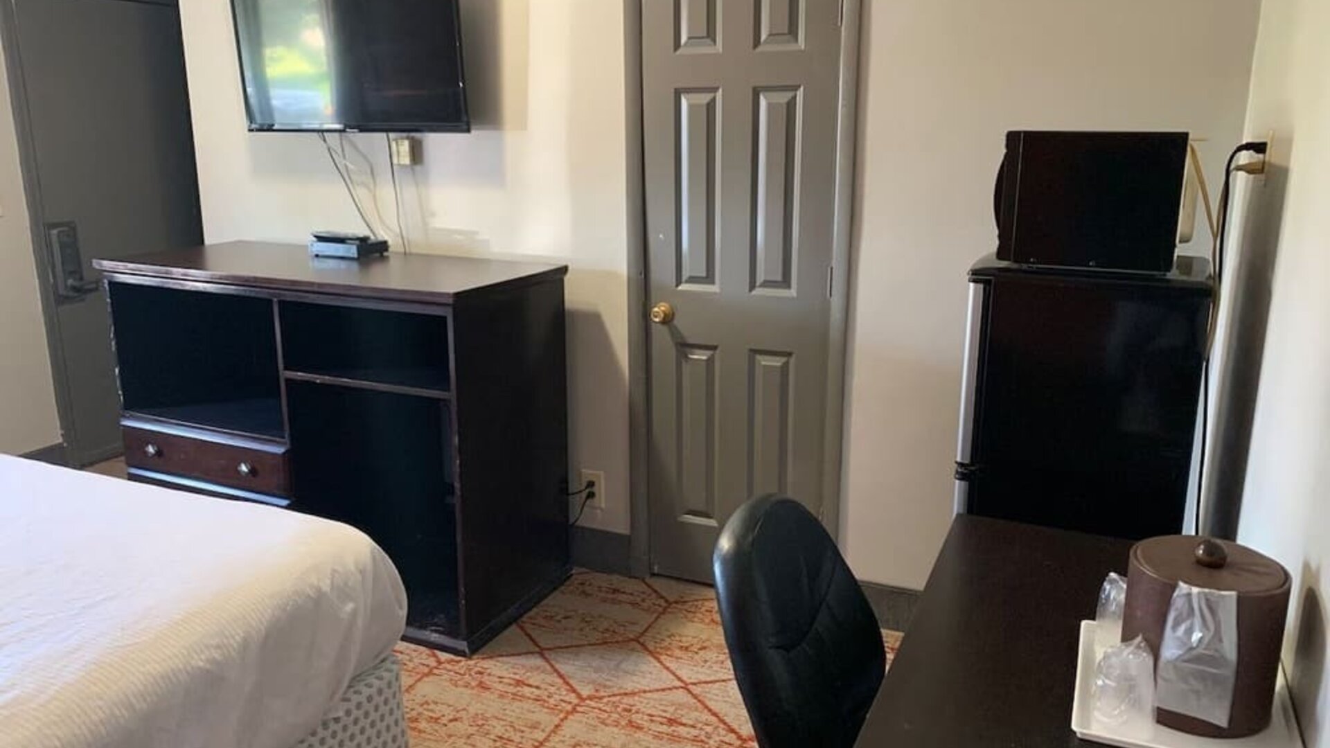 Day use room at Stadium View Inn.