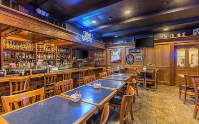 Dining and bar at Quality Inn On Historic Route 66.