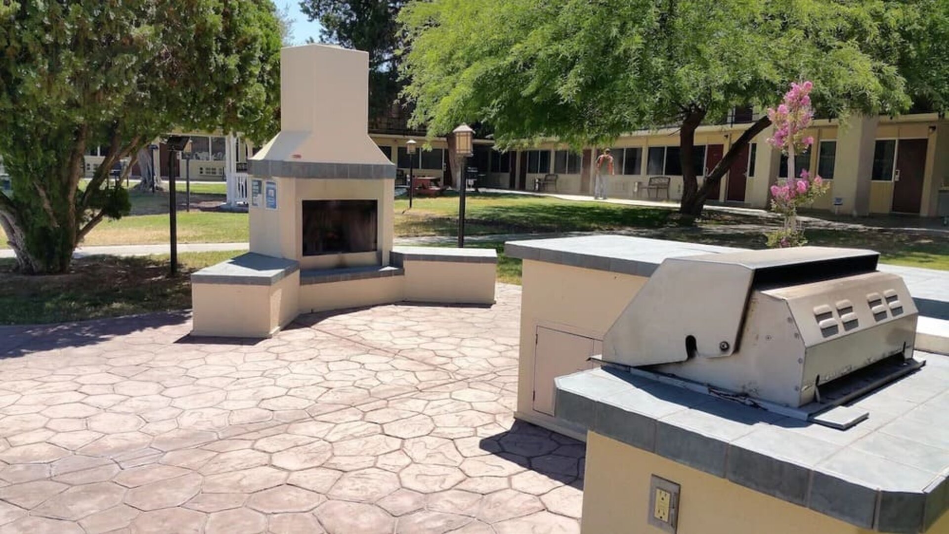 Outdoor barbeque at Quality Inn On Historic Route 66.