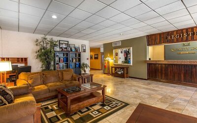 Lobby seating at Quality Inn On Historic Route 66.