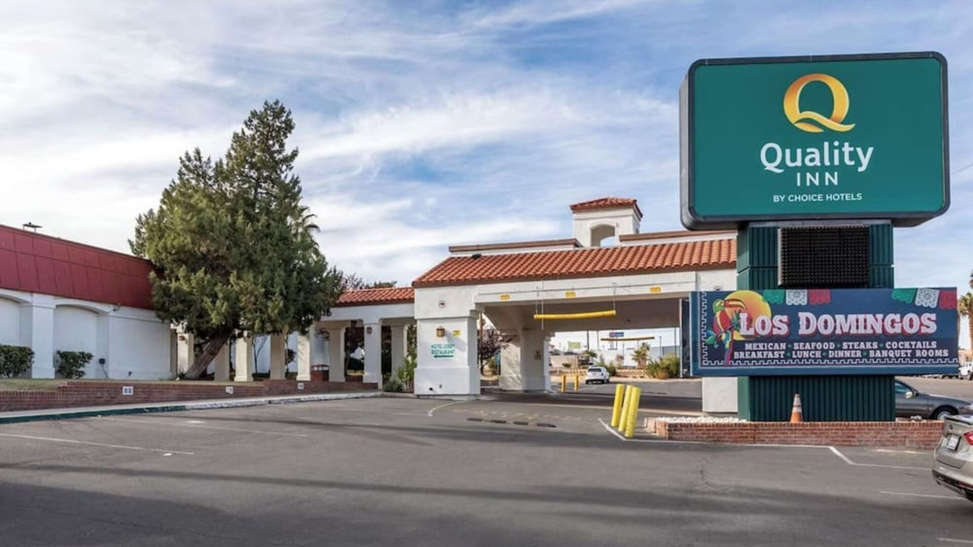 Parking available at Quality Inn On Historic Route 66.