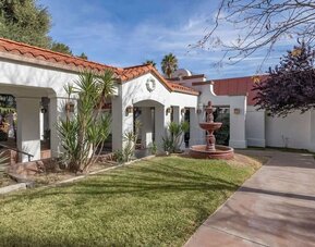 Hotel exterior at Quality Inn On Historic Route 66.