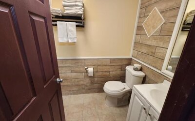 Guest bathroom at Starlite Motor Inn Absecon.