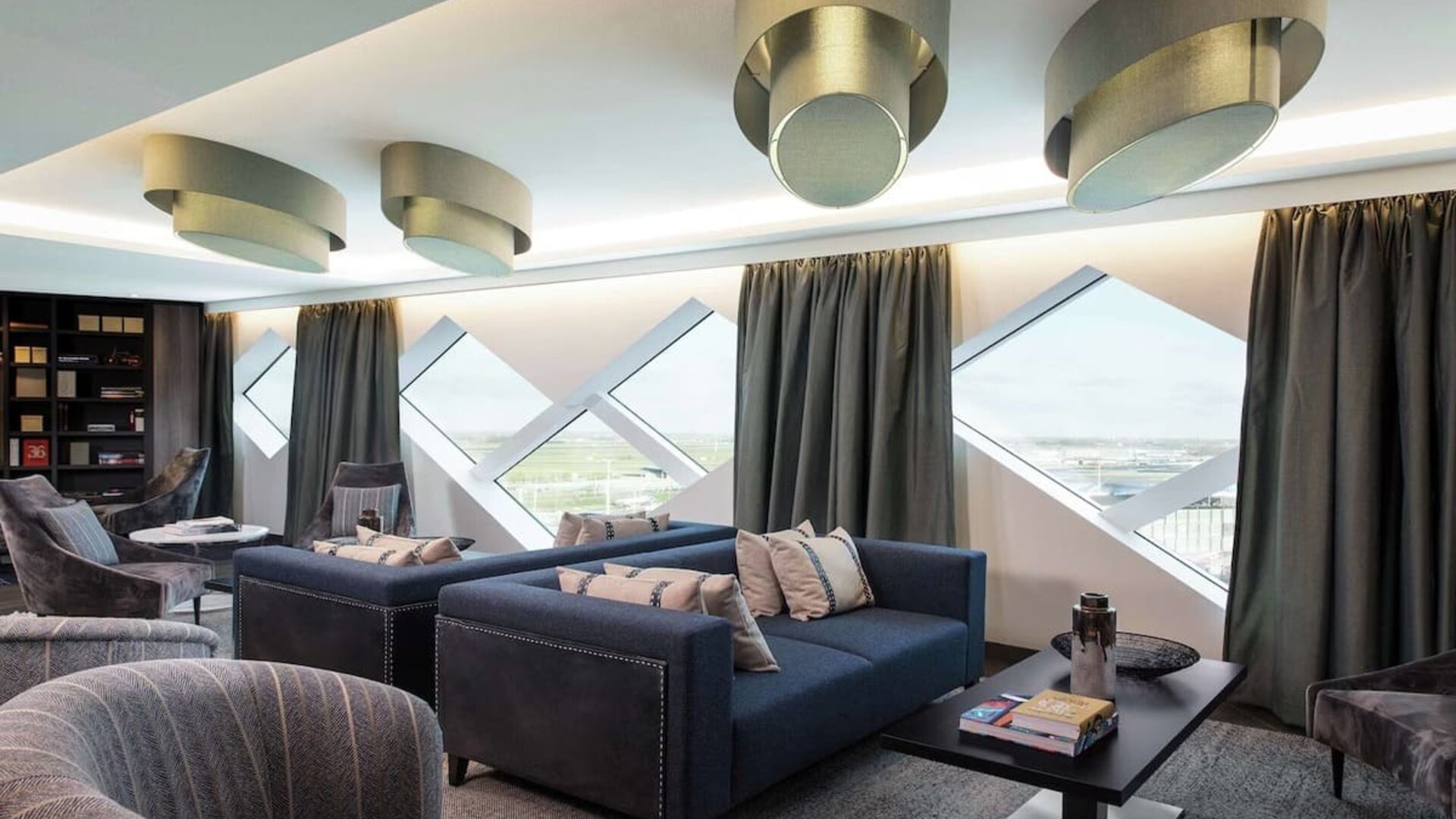 Coworking space with natural light at Hilton Amsterdam Airport Schiphol.