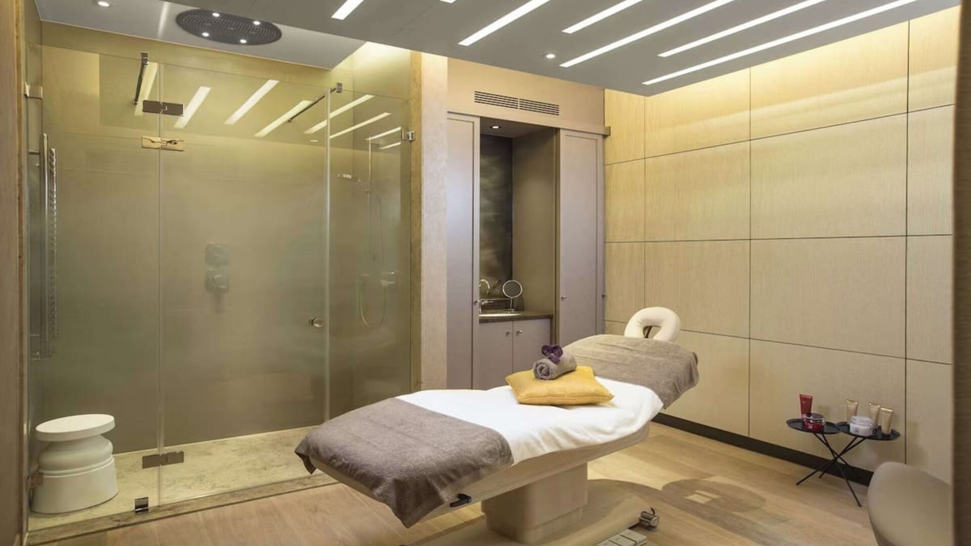 Massage service available at Hilton Amsterdam Airport Schiphol.