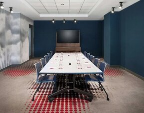 Spacious meeting room at Aloft SFO.