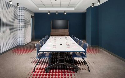 Spacious meeting room at Aloft SFO.