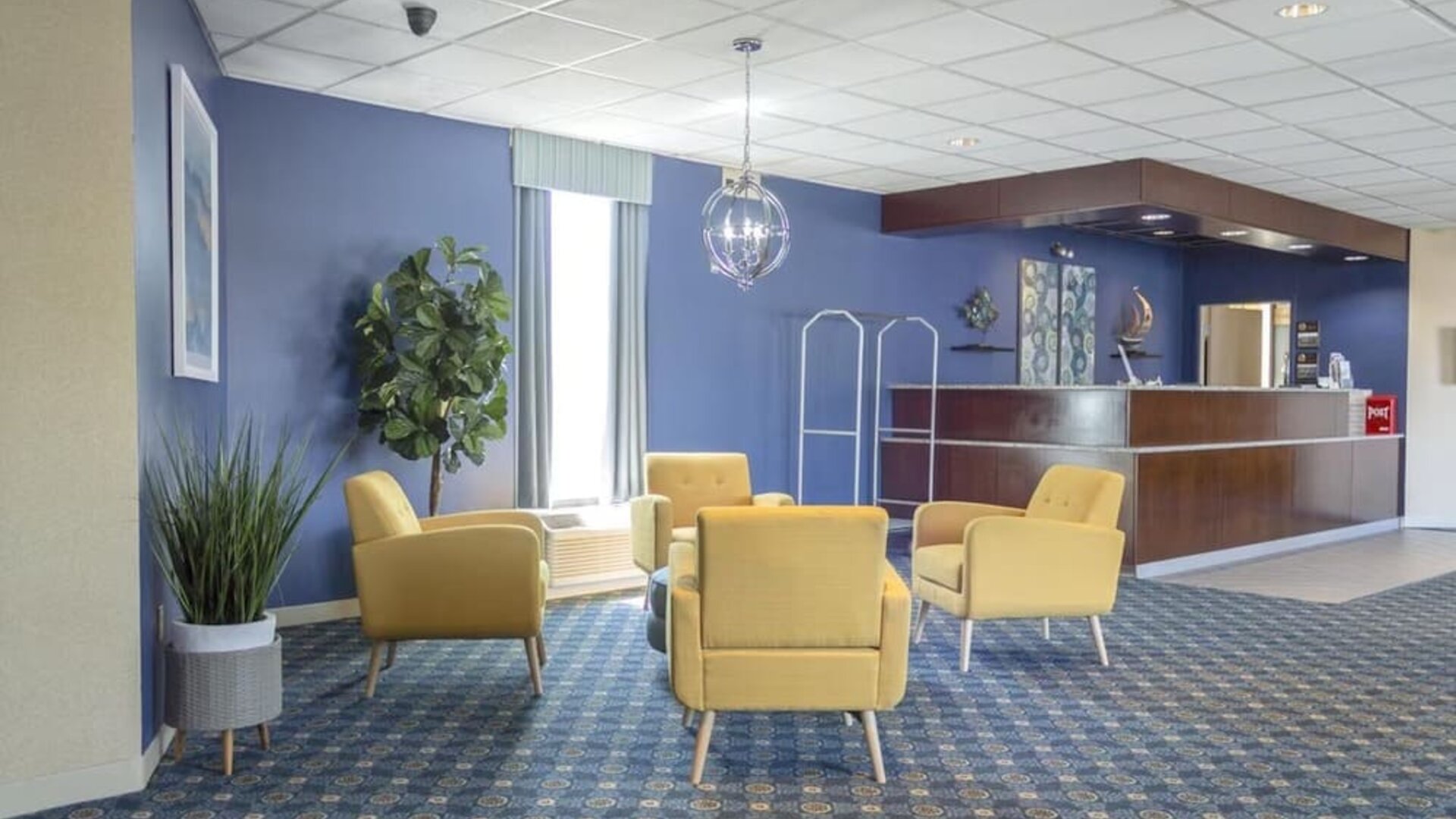 Lobby seating at Seaport Resort And Marina.