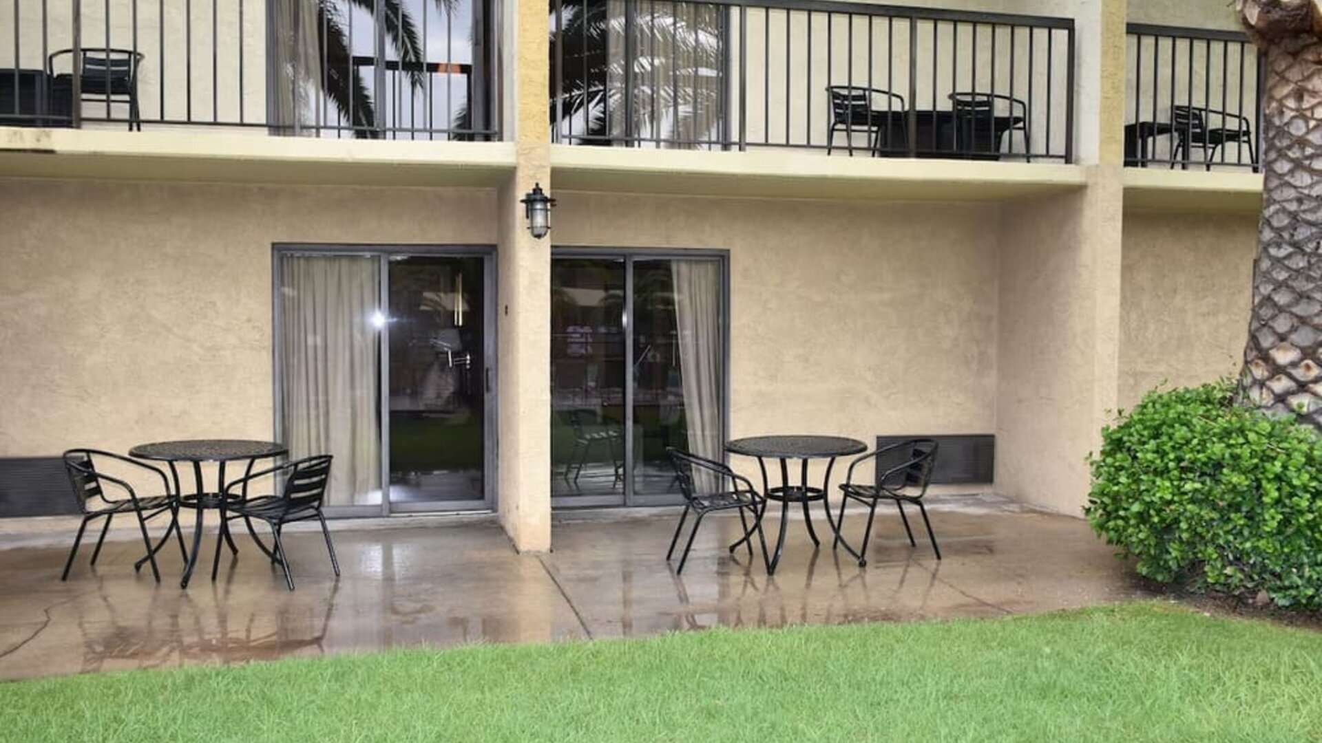 Property exterior at Ontario Airport Inn.