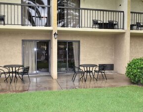 Property exterior at Ontario Airport Inn.