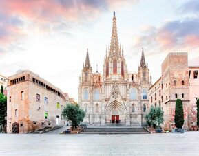 Local land marks at Hotel Moderno Barcelona.