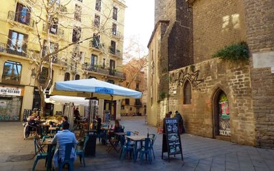 Local land marks at Hotel Moderno Barcelona.