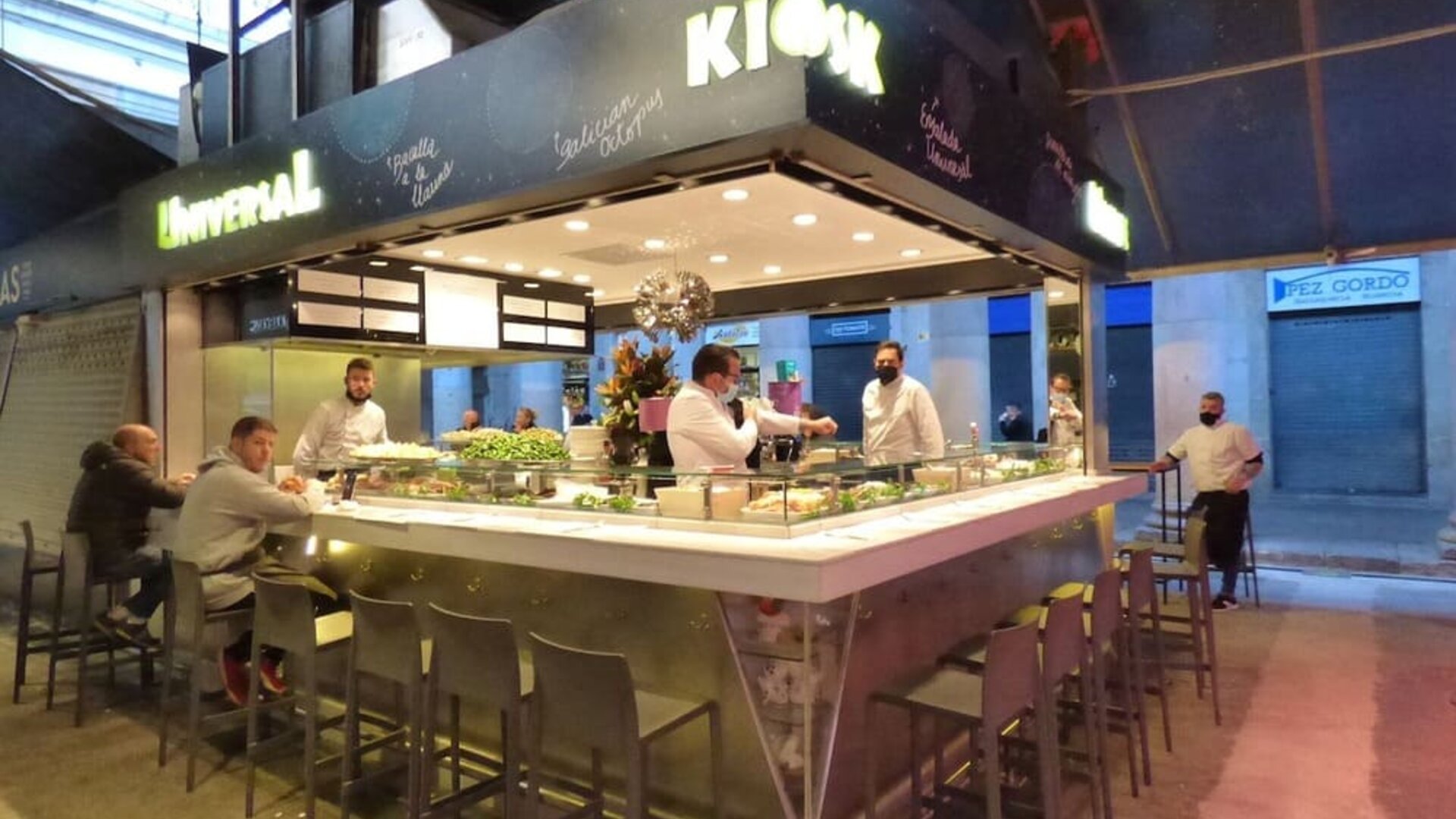 Local land marks at Hotel Moderno Barcelona.