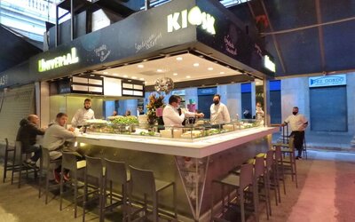 Local land marks at Hotel Moderno Barcelona.