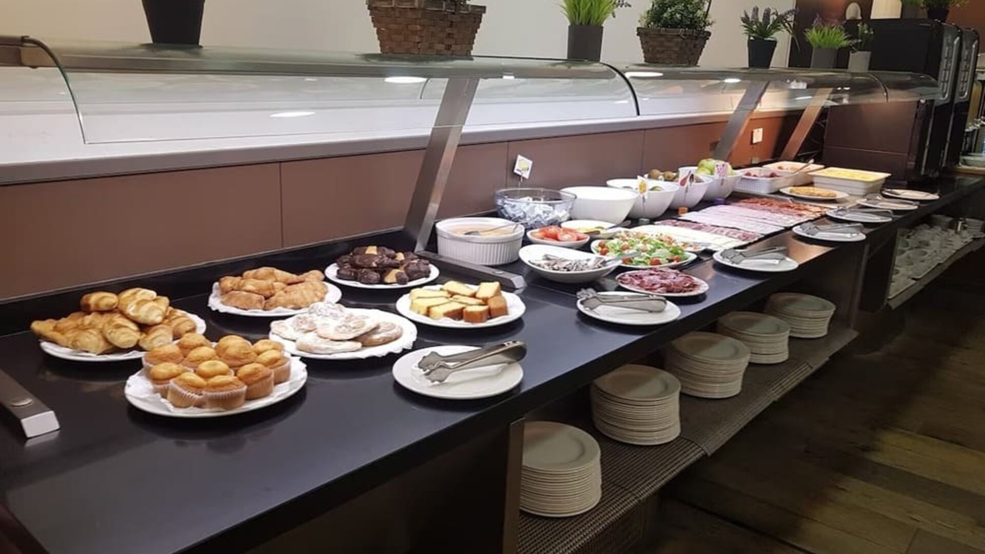 Breakfast available at Hotel Moderno Barcelona.