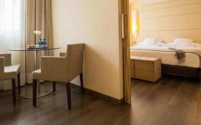 Hotel Yomo Mola Park