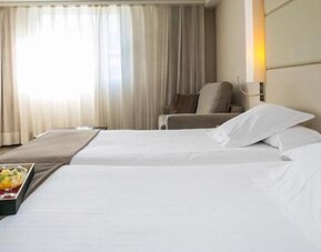 Hotel Yomo Mola Park